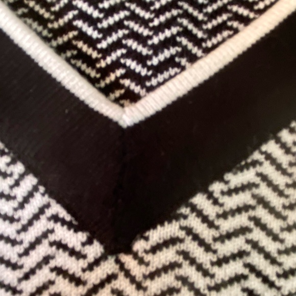 Tristan Mens Black/White Chevron Pattern Soft V-neck Cozy Knit Sweater-Sz-XL - Picture 3 of 16